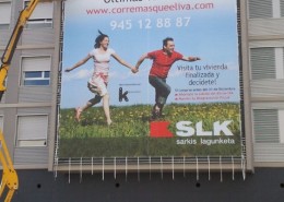 Lonas publicitarias Sarkis Lagunketa Vitoria-Gasteiz | ICÓNICA | Expertos en rotulación en Vitoria-Gasteiz