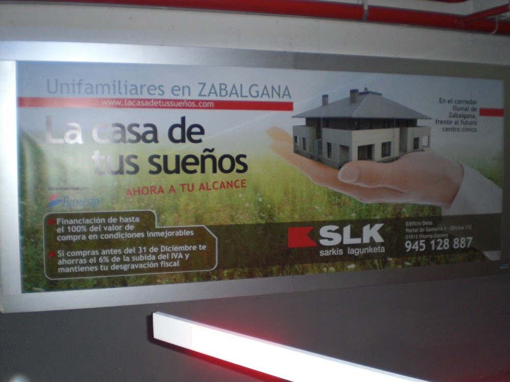 Lonas publicitarias Sarkis Lagunketa Vitoria-Gasteiz | ICÓNICA | Expertos en rotulación en Vitoria-Gasteiz