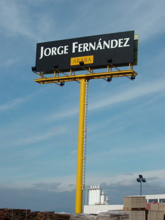 Monopostes Jorge Fernández Vitoria-Gasteiz | ICÓNICA | Expertos en rotulación en Vitoria-Gasteiz