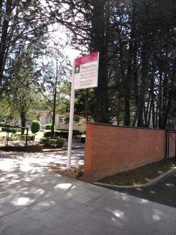 Señalética Diputación Foral de Álava en Vitoria-Gasteiz | ICÓNICA | Rótulos en Vitoria-Gasteiz | Expertos en rotulación
