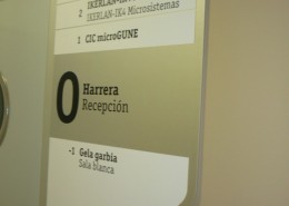 Señalética Ikerlan en Mondragón | ICÓNICA | Rótulos en Vitoria-Gasteiz | Expertos en rotulación