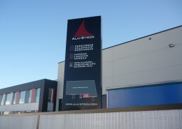 Tótems Alu Stock Vitoria-Gasteiz | ICÓNICA | Expertos en rotulación en Vitoria-Gasteiz