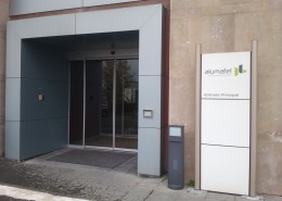 Tótems Alumafel Vitoria-Gasteiz | ICÓNICA | Expertos en rotulación en Vitoria-Gasteiz