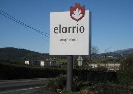 Tótems EPS Elorrio | ICÓNICA | Expertos en rotulación en Vitoria-Gasteiz