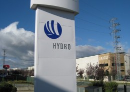 Tótems Hydro Vitoria-Gasteiz | ICÓNICA | Expertos en rotulación en Vitoria-Gasteiz