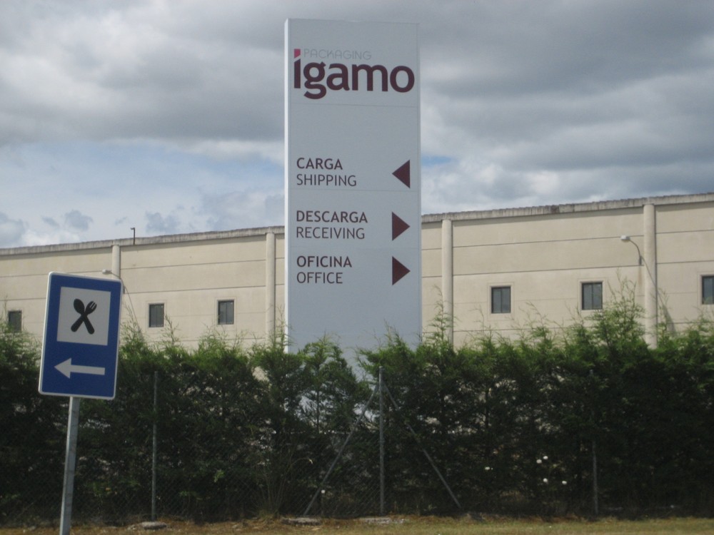 Tótems Igamo Vitoria-Gasteiz | ICÓNICA | Expertos en rotulación en Vitoria-Gasteiz
