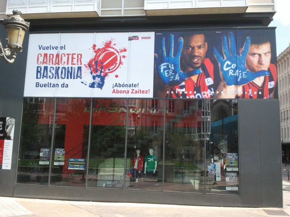 Vinilos adhesivos Baskonia Vitoria-Gasteiz | ICÓNICA | Expertos en rotulación