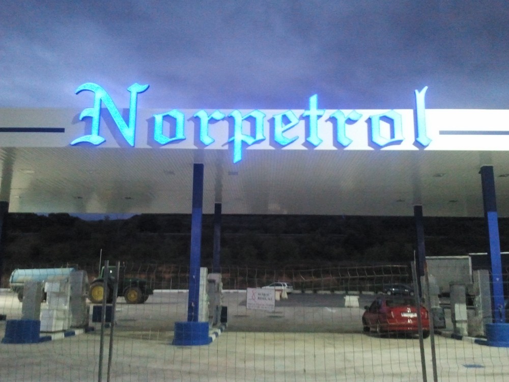 letras corporeas luminosas norpetrol logroño