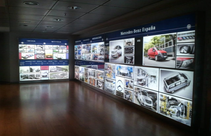 Actualización de la imagen corporativa del hall de recepción de la fábrica de Mercedes Benz en Vitoria-Gasteiz | ICÓNICA